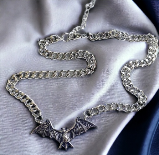 Vleermuis ketting zilverkleurig