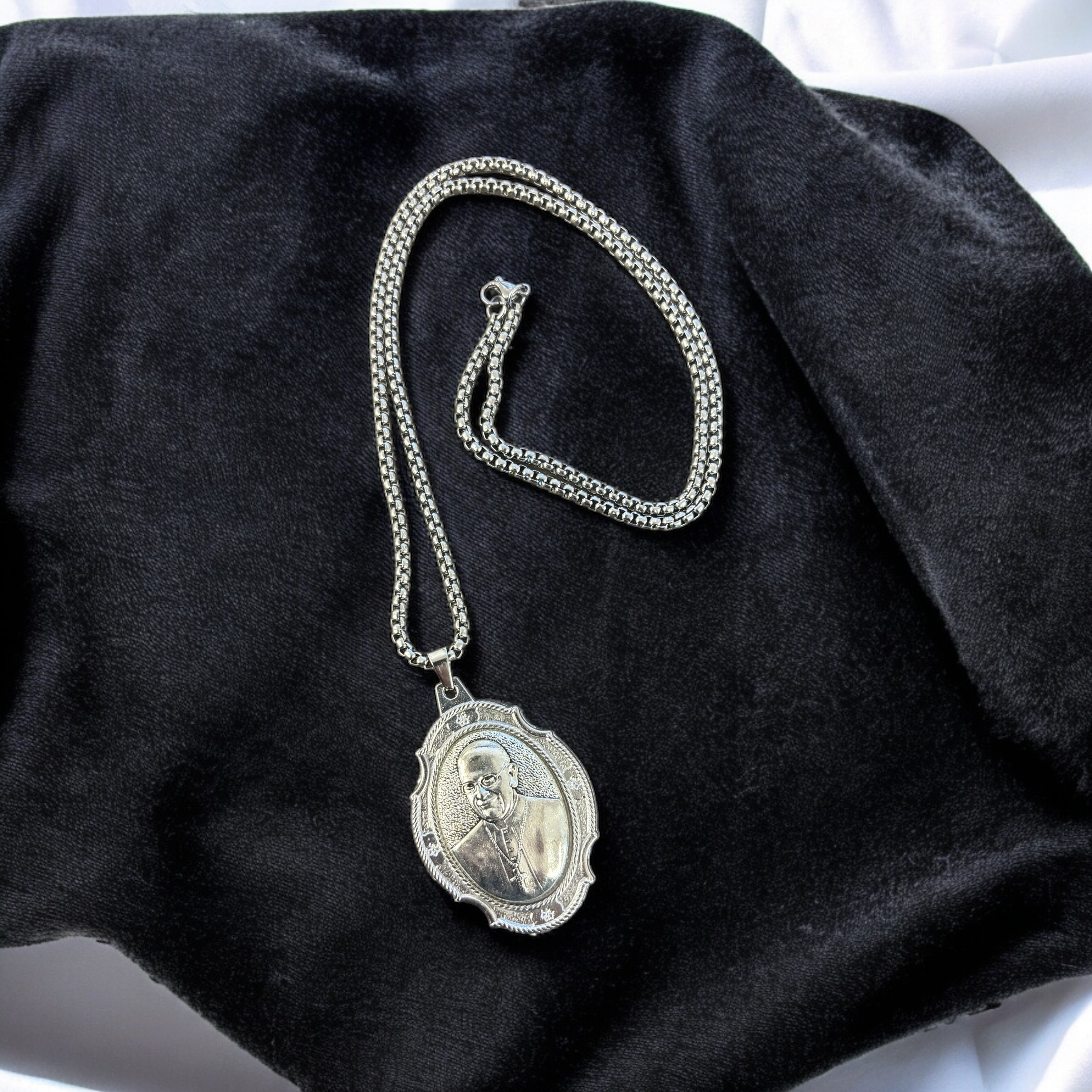 Saint Francis Ketting Zilverkleurig - Sieraden - Spiritueelboek.nl