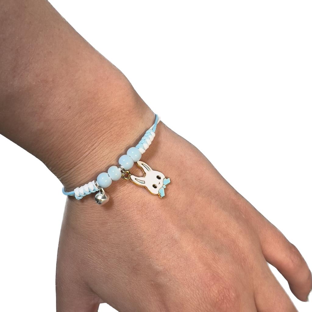 Verstelbare Lichtblauwe Kralen Armband met Konijnen Bedel - Sieraden - Spiritueelboek.nl