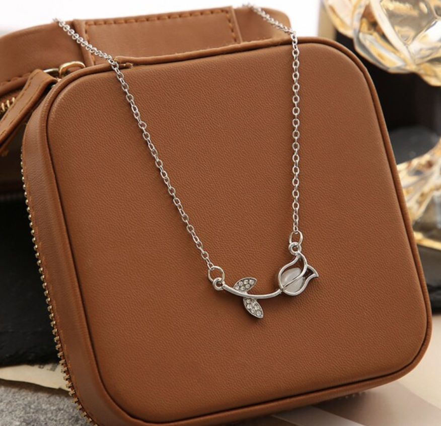 Zilverkleurige Ketting met Ingelegde Zirkoon Stenen Roos Hanger - Sieraden - Spiritueelboek.nl