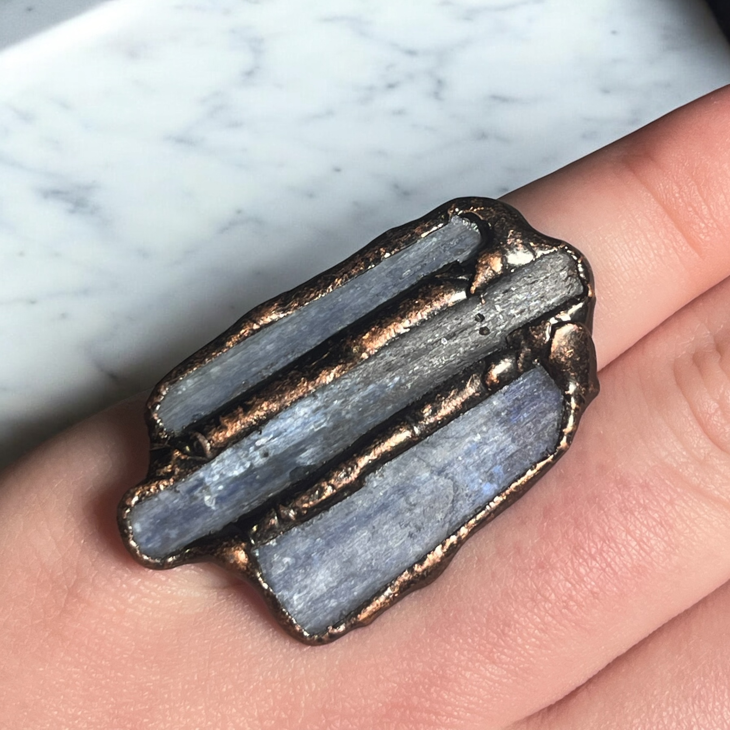 Ring met Blauwe Kristallen