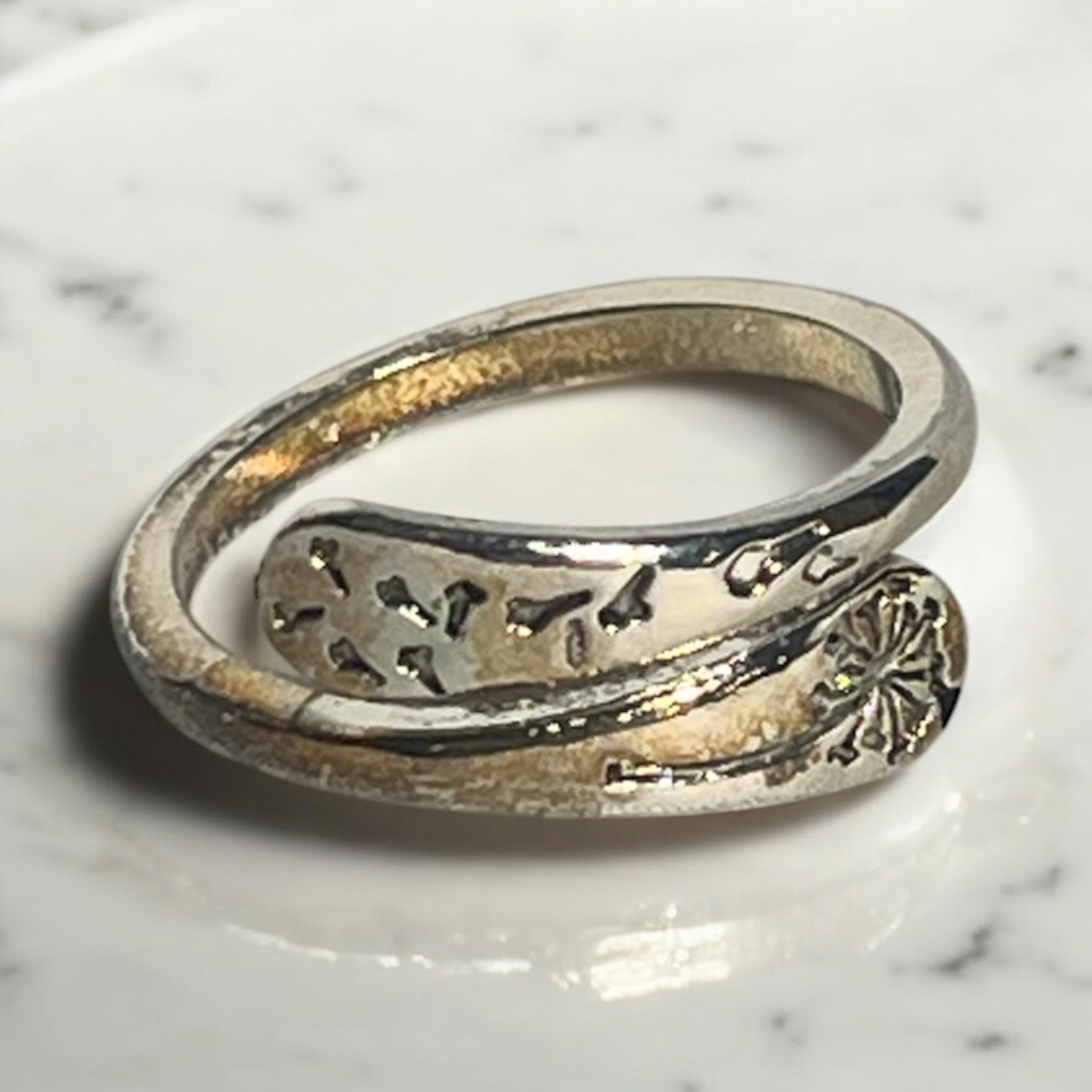Ring met Paardenbloempatroon - Sieraden - Spiritueelboek.nl