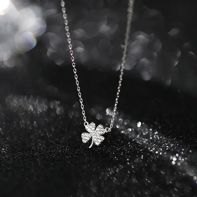 Zilverkleurige Klavertje Vier Ketting met Zirkoon Inleg - Sieraden - Spiritueelboek.nl