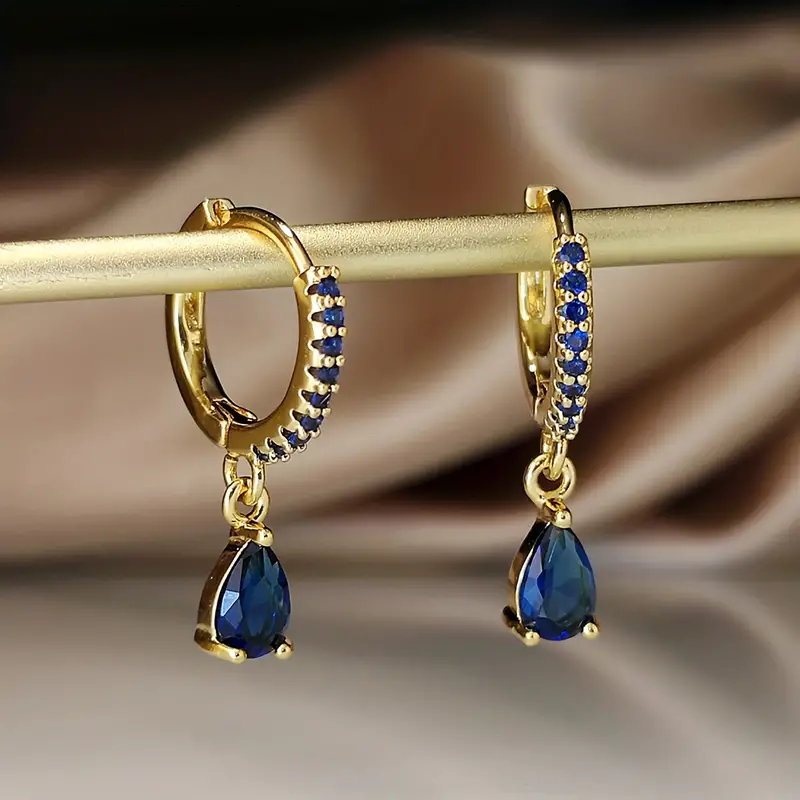 Goudkleurige ringetjes oorbellen met blauwe steentjes - Sieraden - Spiritueelboek.nl