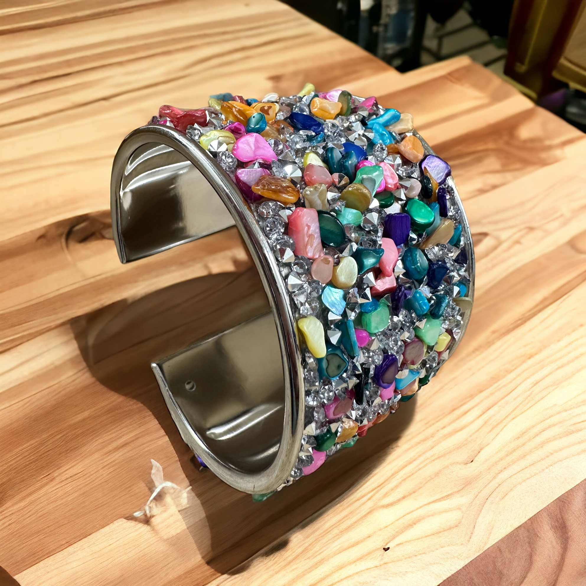 Zilverkleurige Armband met kleurrijke stenen en diamanten - Sieraden - Spiritueelboek.nl
