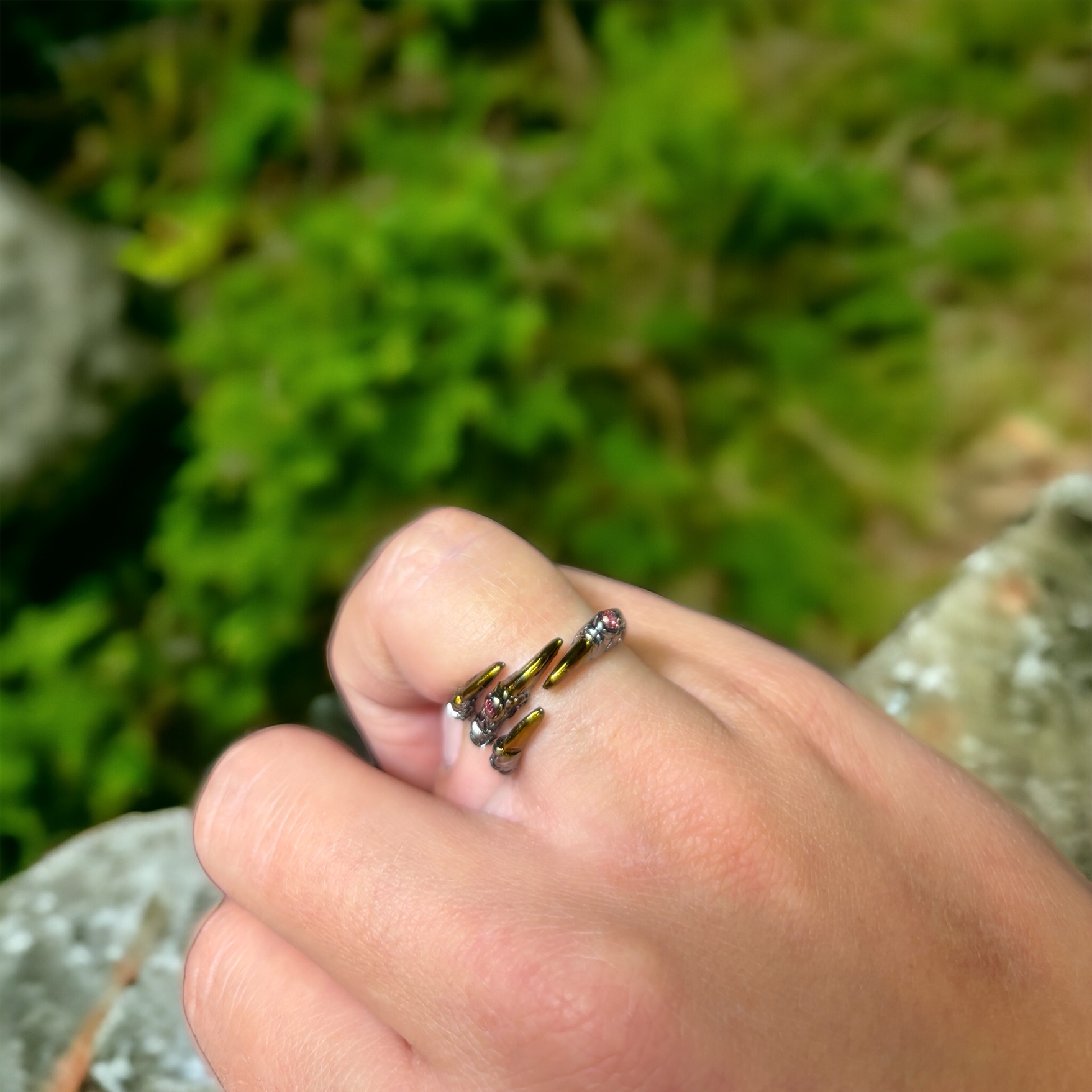 Zilverkleurige drakenklauwenring met Roze Steen - Ringen - Spiritueelboek.nl