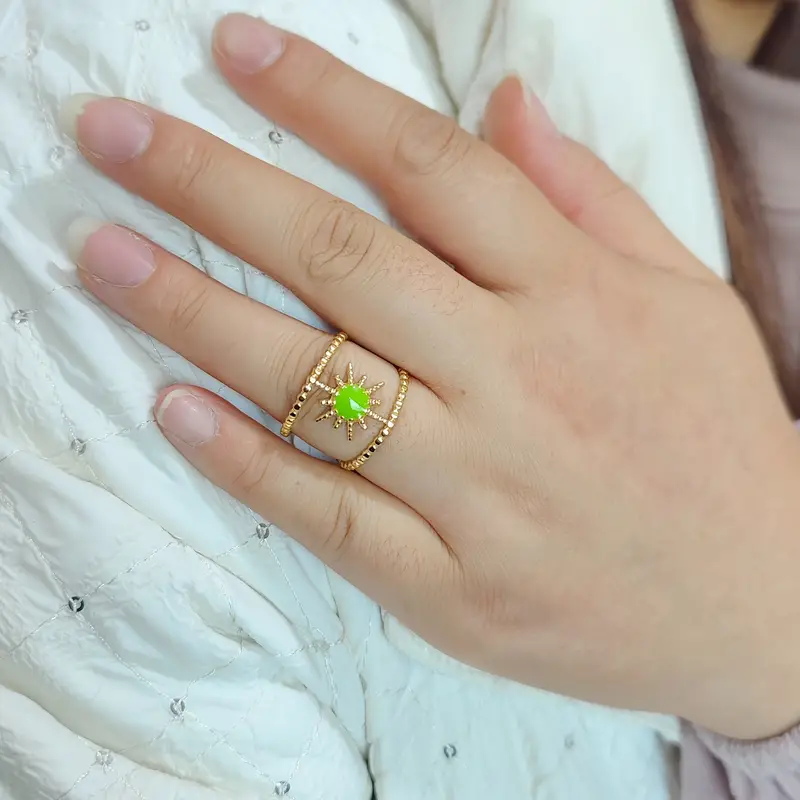 Ring Met Zonnevorm Goud Smaragdgroen - Sieraden - Spiritueelboek.nl