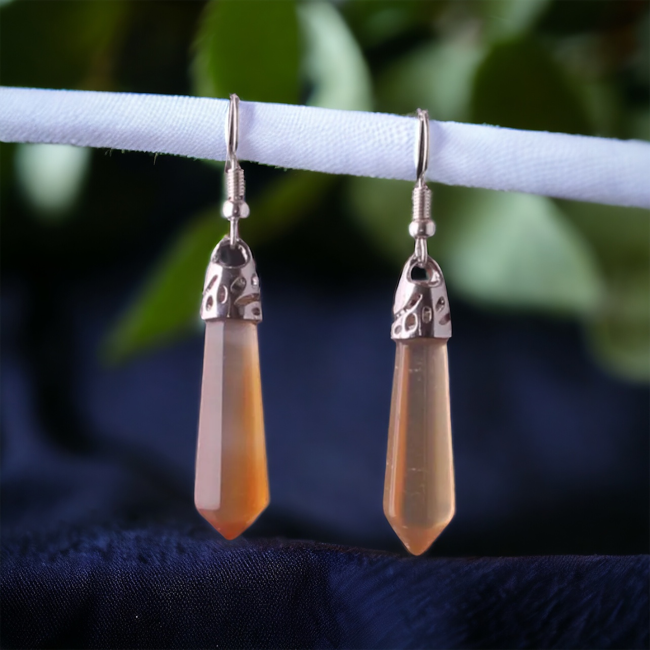 Zilverkleurige Oorbellen met Oranje Natuursteen Hanger - Sieraden - Spiritueelboek.nl