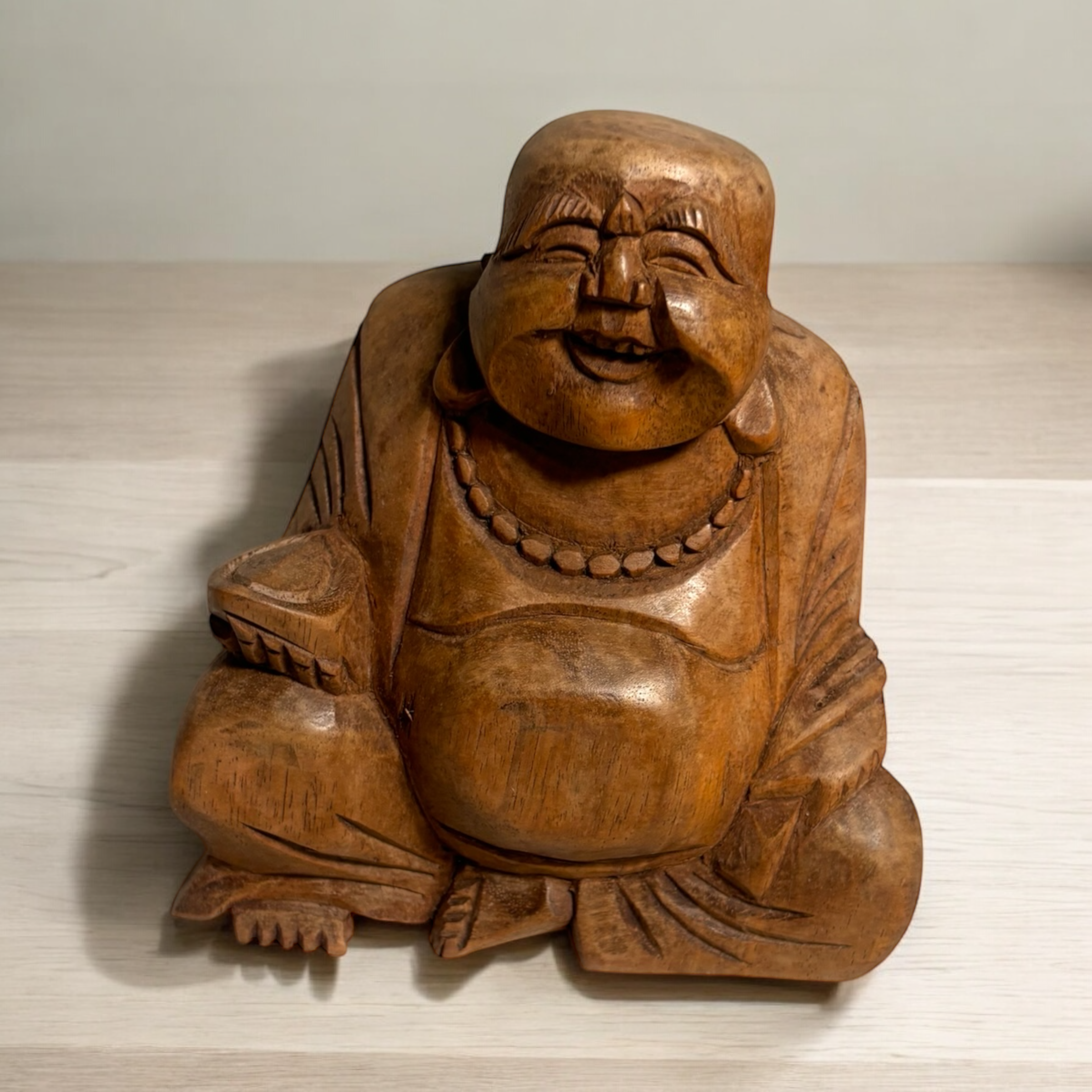 Geluks Boeddha van Hout - Home & Living - Spiritueelboek.nl
