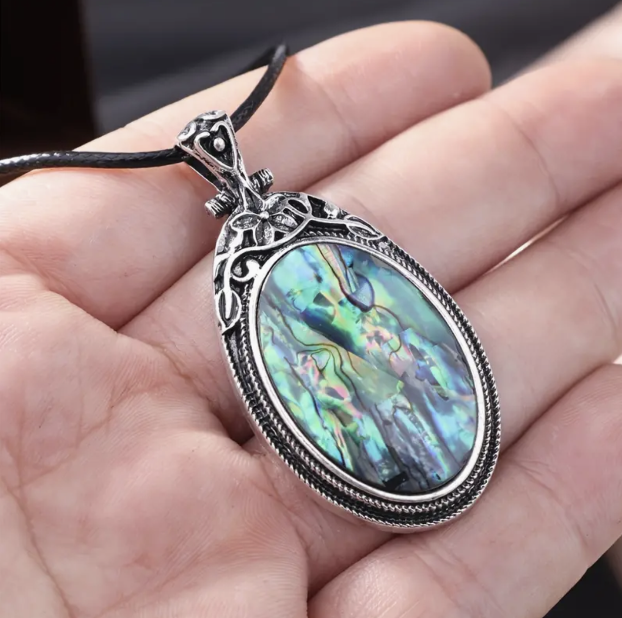 Zilverkleurige abalone schelp ketting