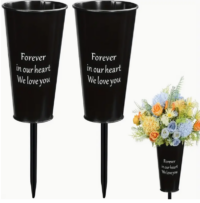 Grafvazen met Staken en Tekst